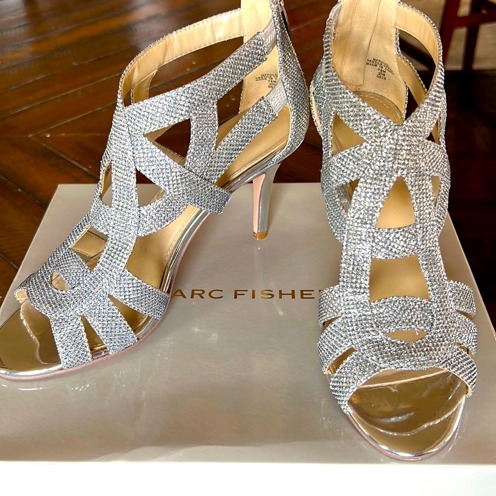 Marc Fisher Size 7.5 silver heels